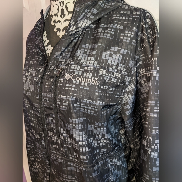 Columbia Black and Grey digital print hooded windbreaker lightweight Sz M - Picture 3 of 11